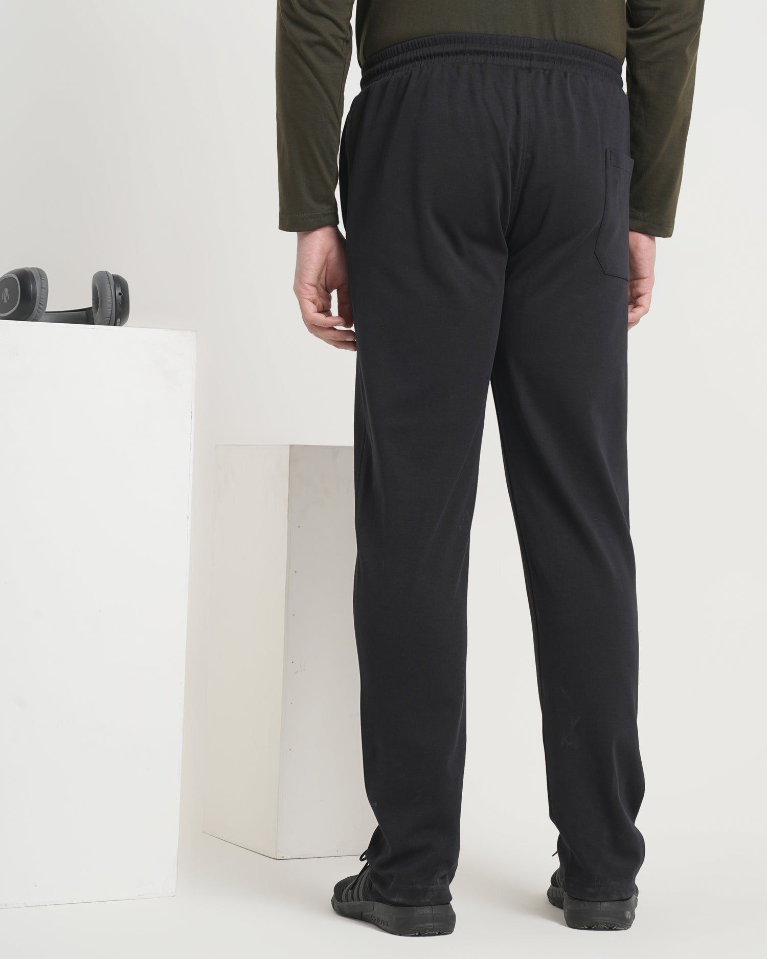 Men’s Relaxed Fit Self-Pattern Track Pants – Minimal Design with Zip Pockets -695