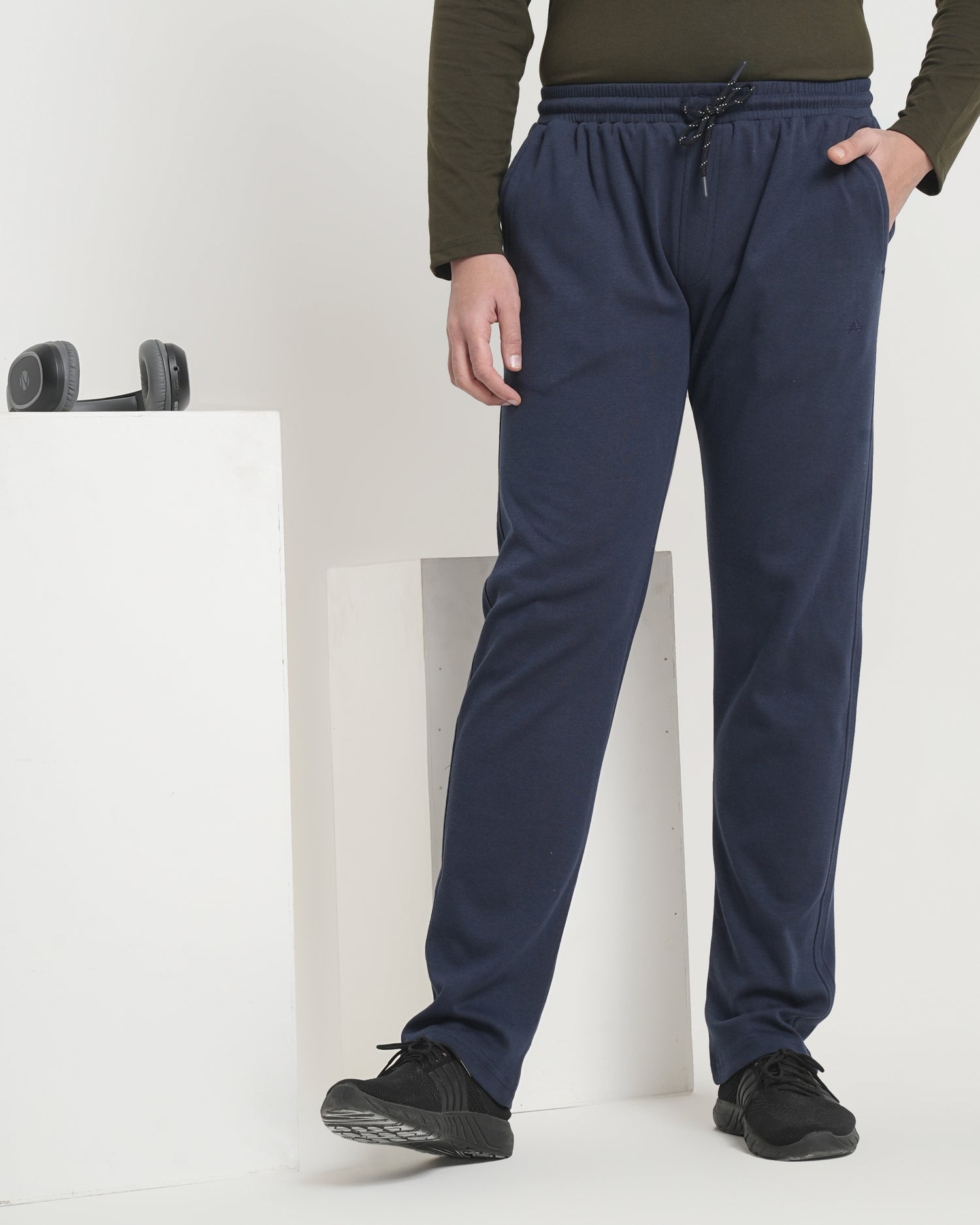 Men’s Relaxed Fit Self-Pattern Track Pants – Minimal Design with Zip Pockets -695