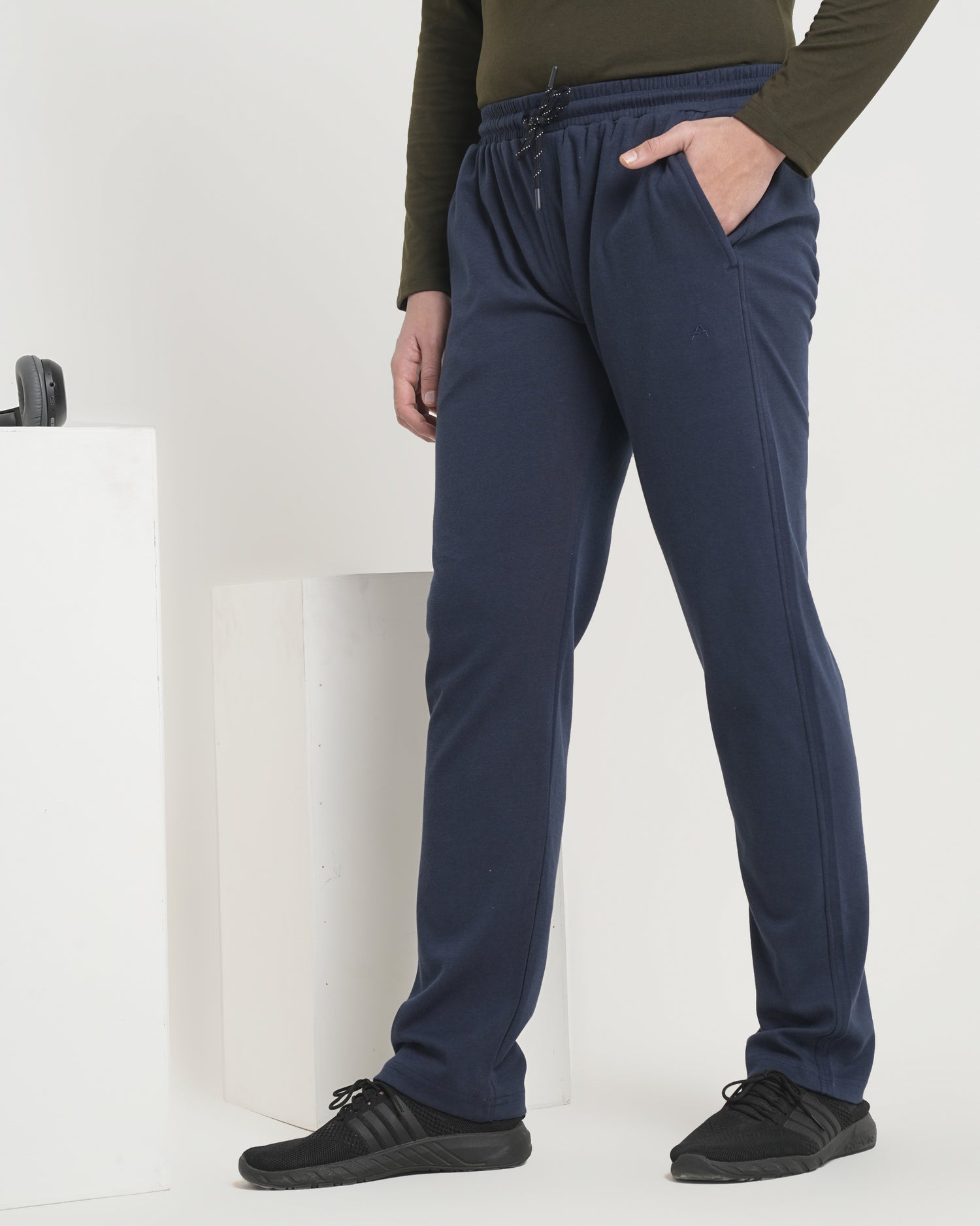 Men’s Relaxed Fit Self-Pattern Track Pants – Minimal Design with Zip Pockets -695