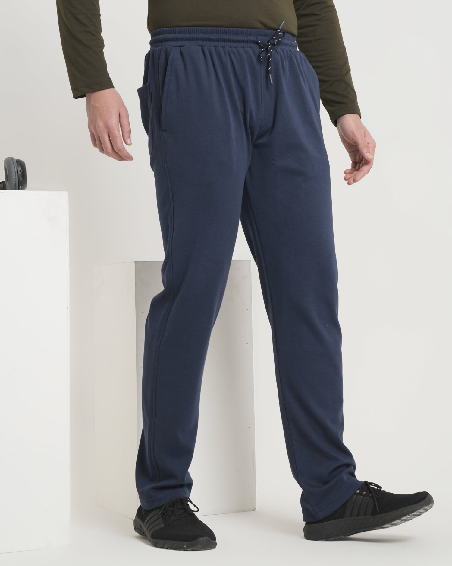Men’s Relaxed Fit Self-Pattern Track Pants – Minimal Design with Zip Pockets -695