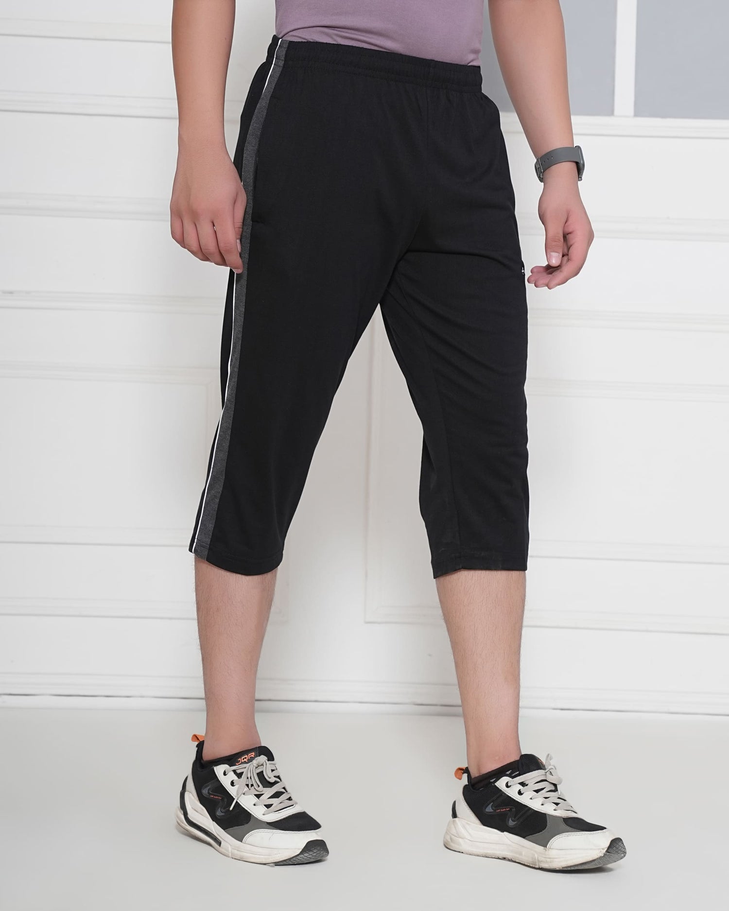 Casual 3/4th Lounge capri with sleek structural side panel