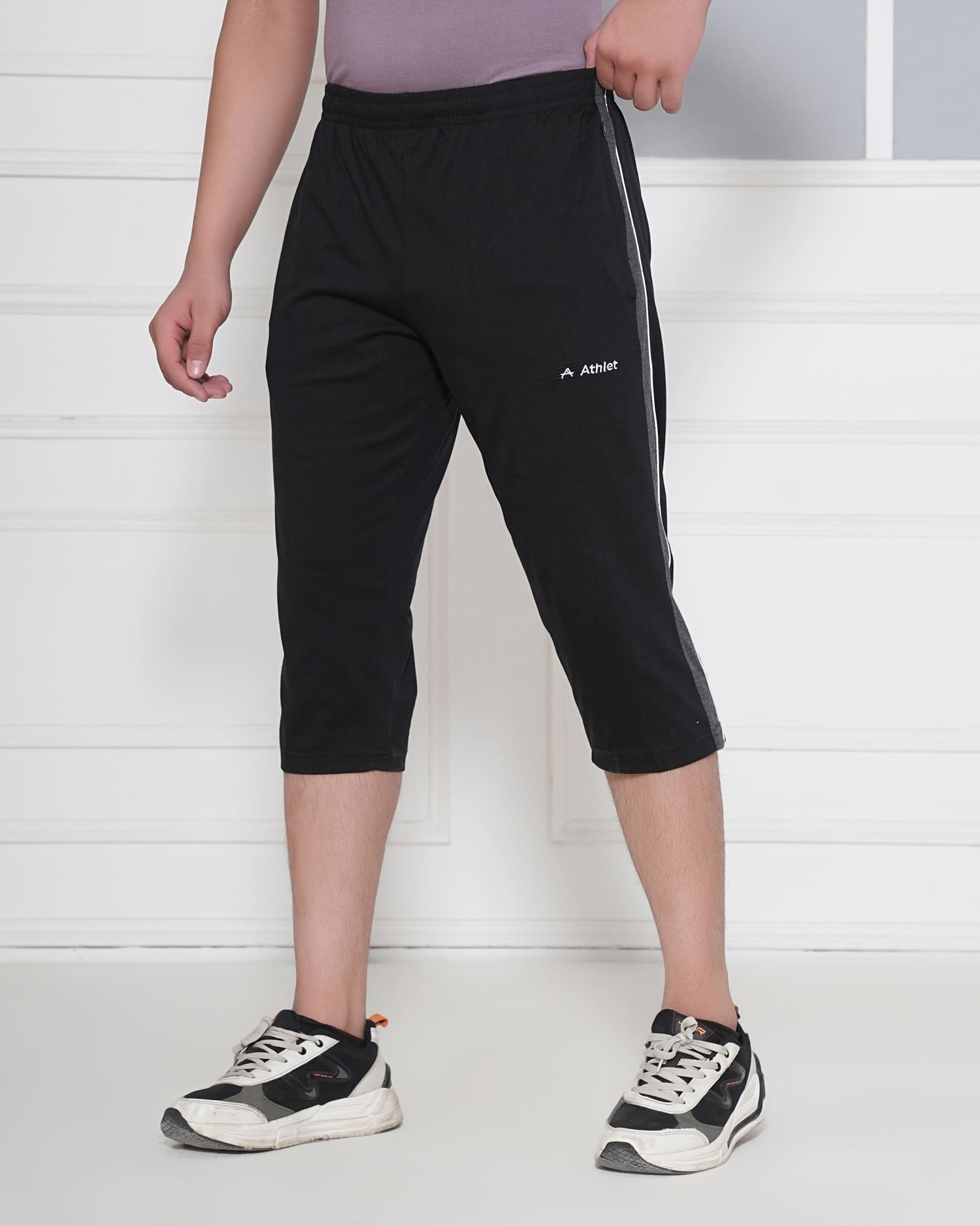 Casual 3/4th Lounge capri with sleek structural side panel