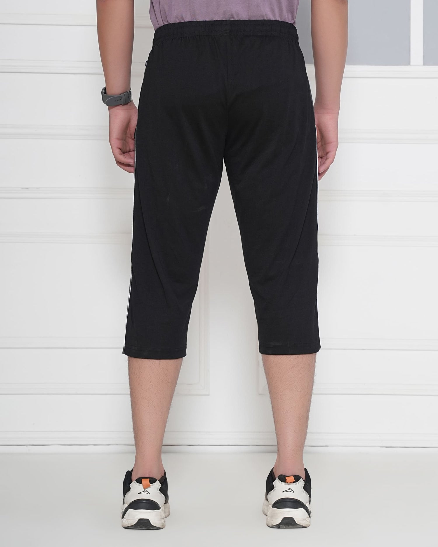 Casual 3/4th Lounge capri with sleek structural side panel
