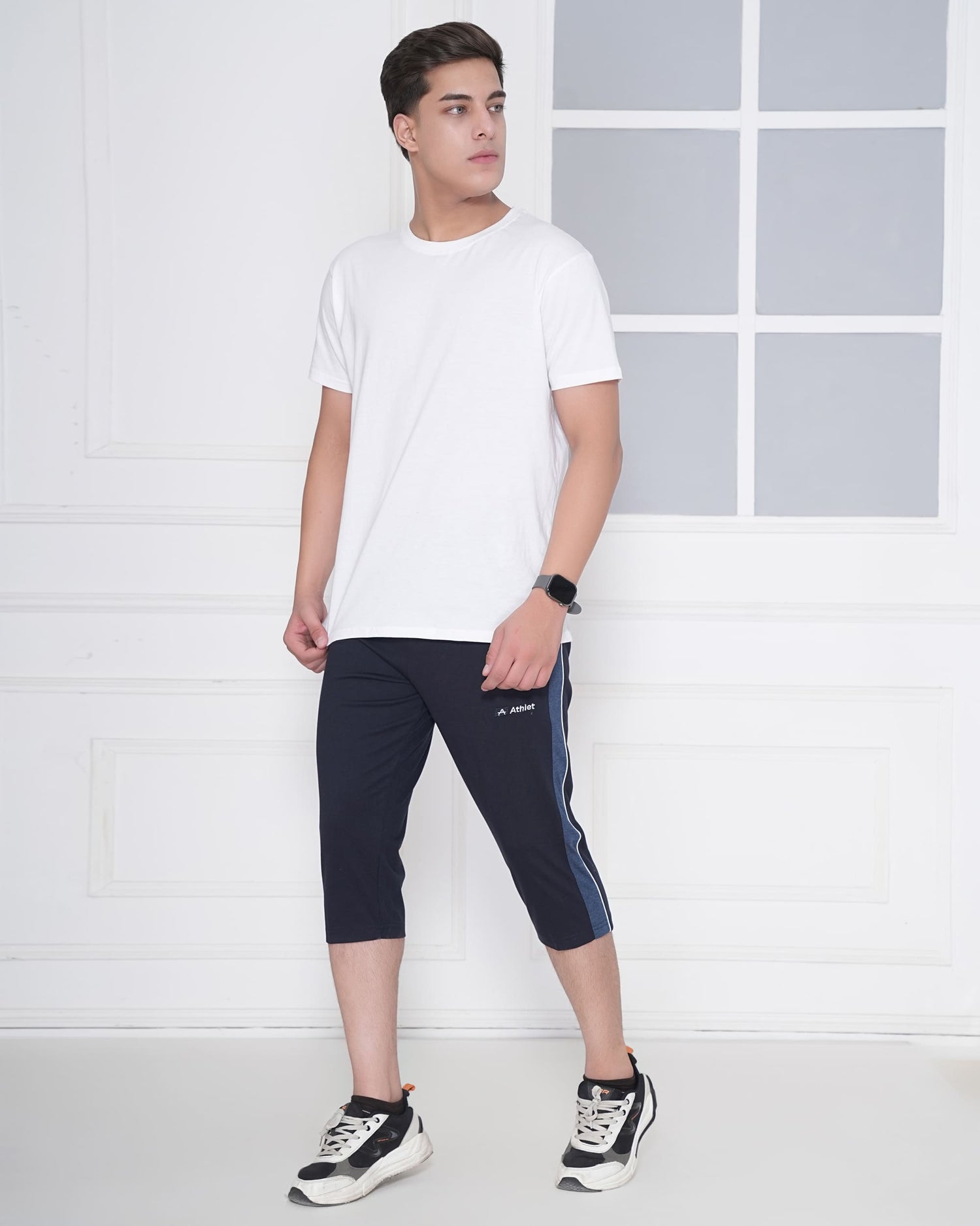 Casual 3/4th Lounge capri with sleek structural side panel