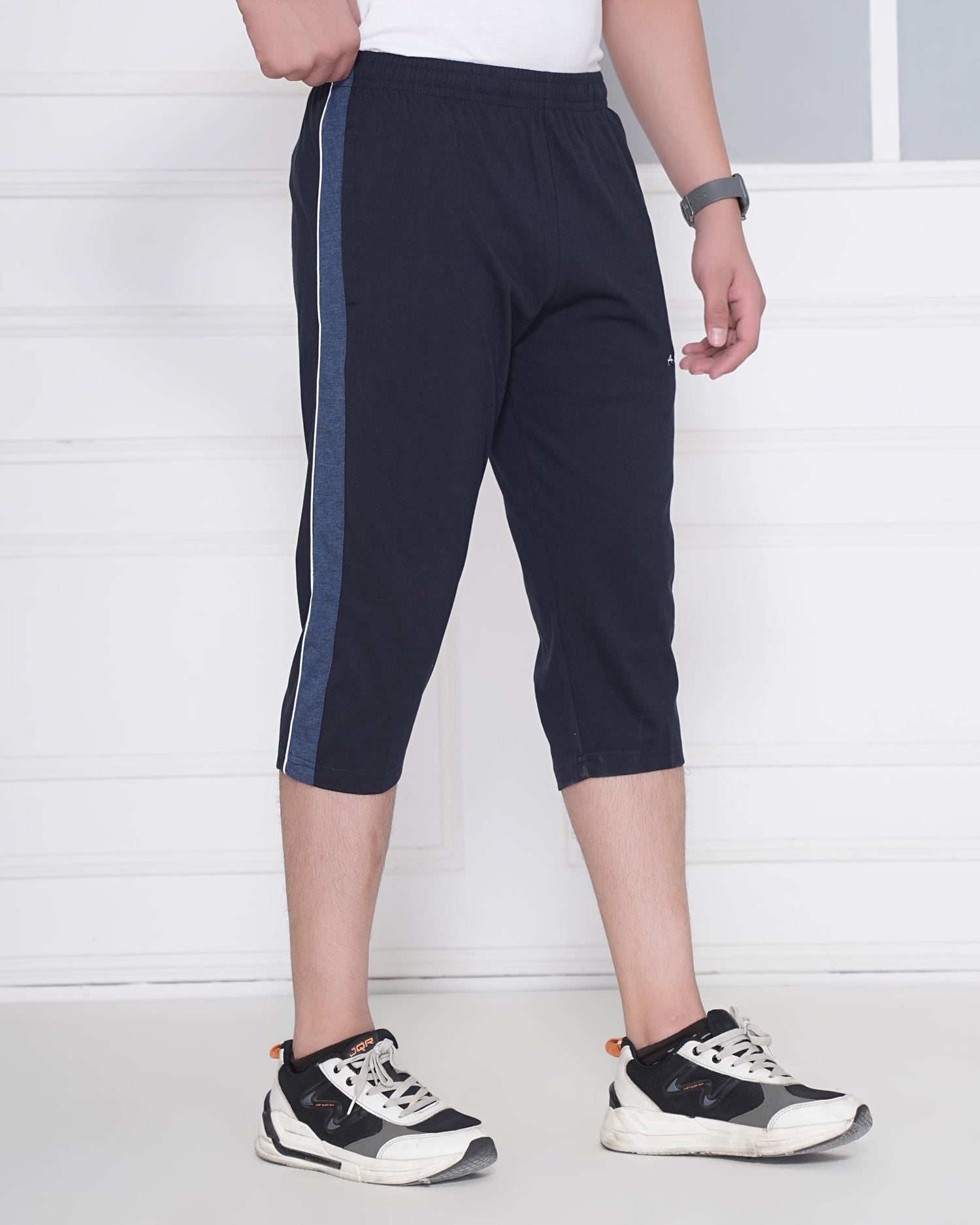 Casual 3/4th Lounge capri with sleek structural side panel
