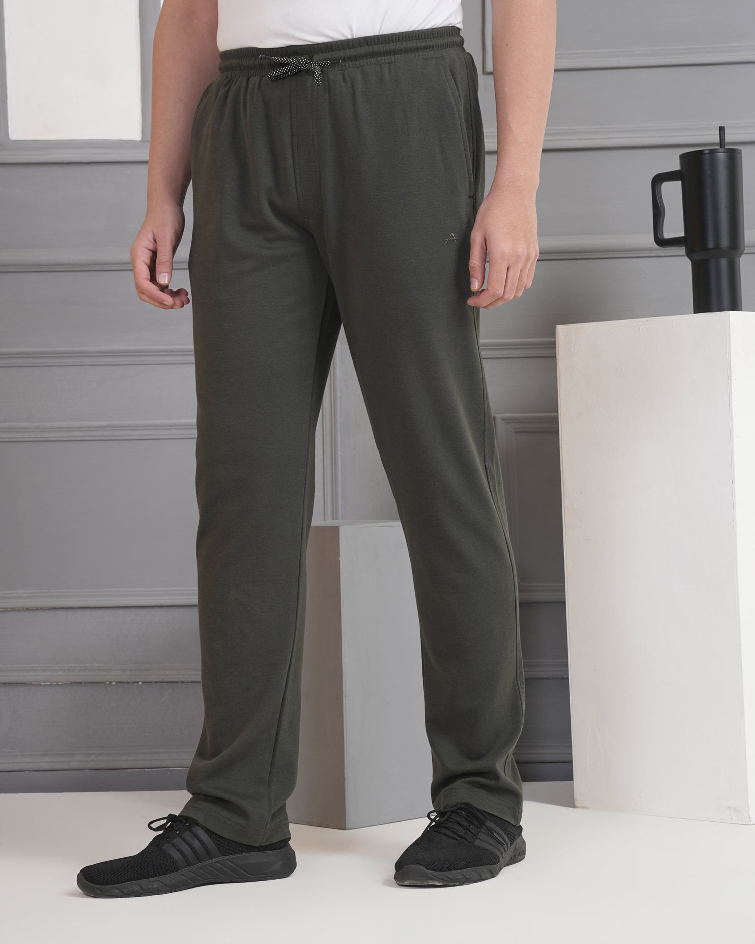 Men’s Relaxed Fit Self-Pattern Track Pants – Minimal Design with Zip Pockets -695