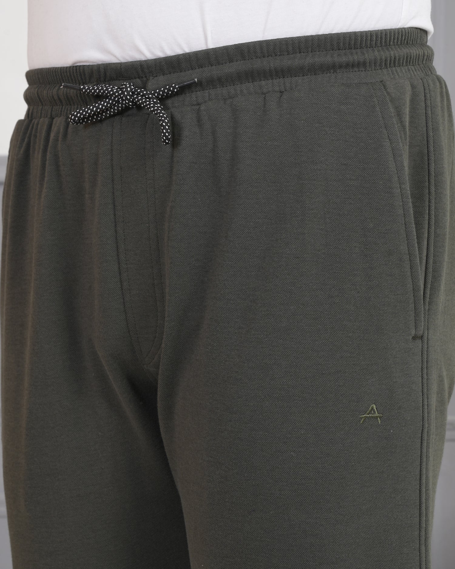 Men’s Relaxed Fit Self-Pattern Track Pants – Minimal Design with Zip Pockets -695